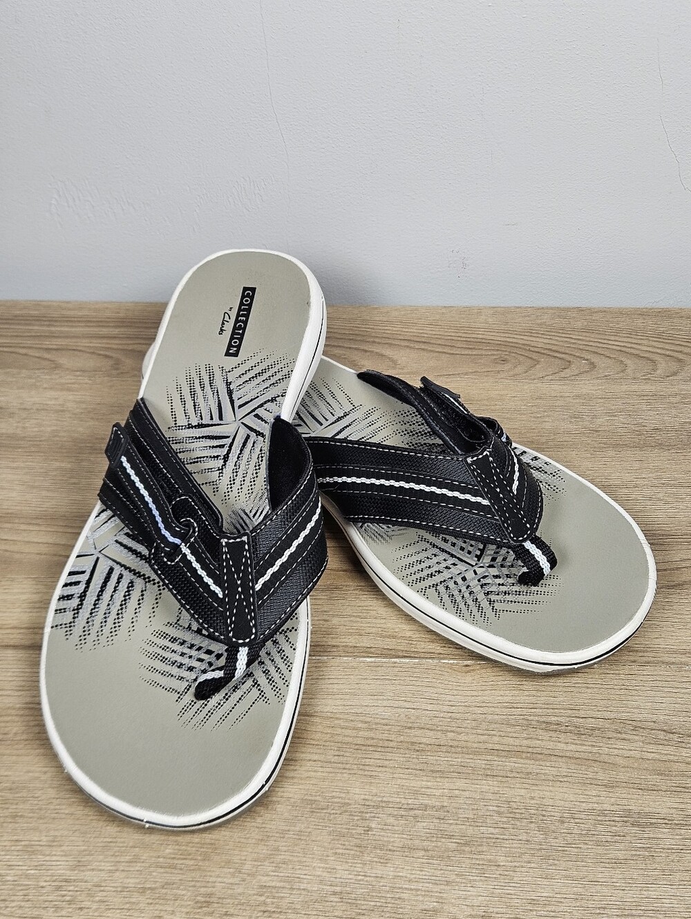 Clarks Collection Women's Flip Flop Sandals Black White US 10 Comfort Casual